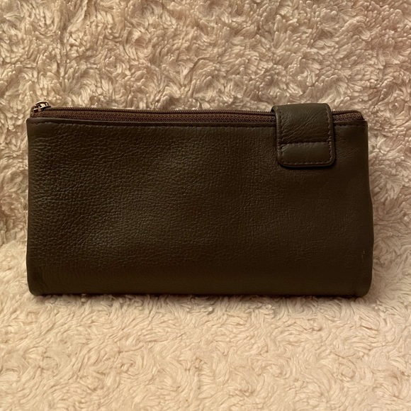 Nappa Charlotte Medium Leather Wallet in Pewter Designed in Canada Like New - Picture 8 of 8